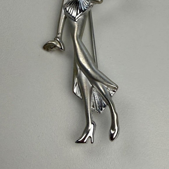 Vintage Art Deco Womens Silver Tone Sculpted Glamour Lady Statement Brooch - Picture 4 of 7